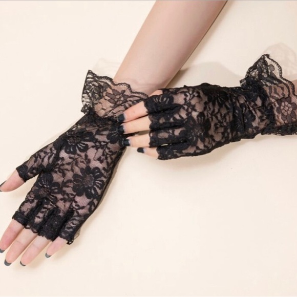 Black Fingerless Laced Ruffled Gloves Victorian Inspired - Picture 3 of 4